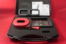 one UNI-T UT275 Earth Ground