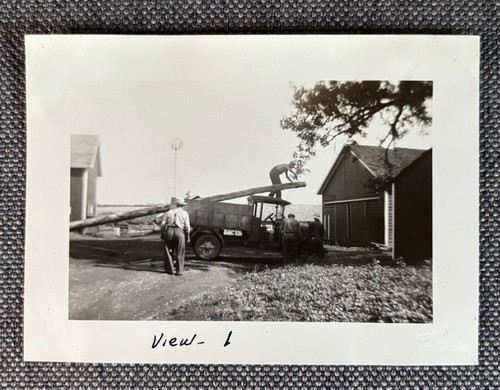 1941 photo men - men, installing