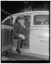 Photo:DuPont Man in Car 1940s