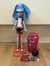 Monster High Physical Deaducation Ghoulia Yelps Doll With Accessories & Stand