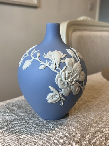 Wedgwood magnolia blossom - magnolia,