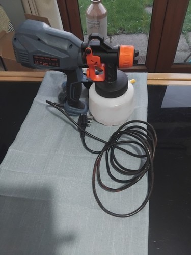 Electric spray paint gun