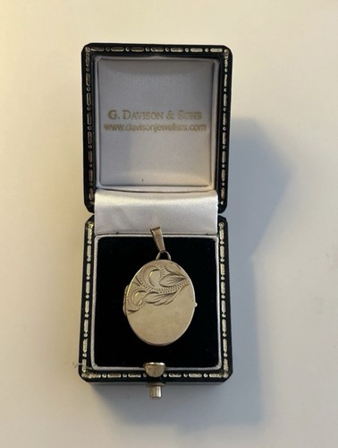 9ct hallmarked vintage locket - hallmarked,
