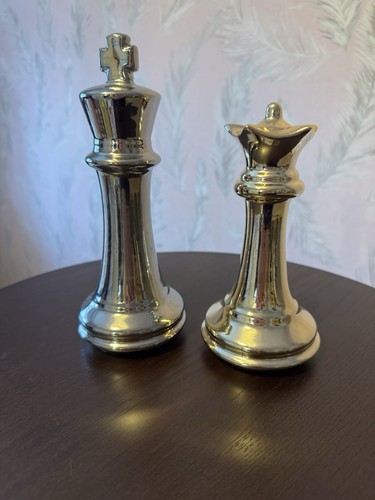 Next silver gold chess piece - &,