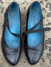 Tsubo Womens Shoes, Size 4