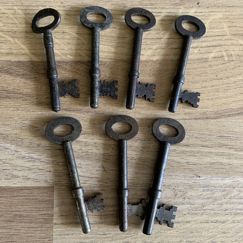Vintage old keys lot 7 - old,