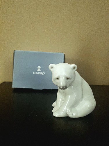Lladro seated polar bear - lladro,