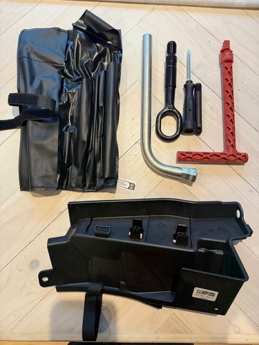 Audi spare wheel tyre jack - audi,