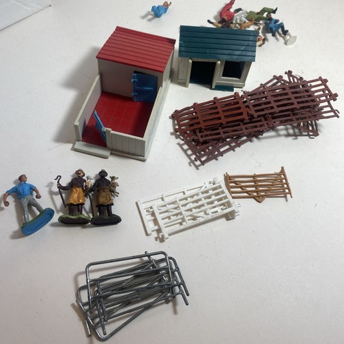 Britains bundle farm buildings - britains,