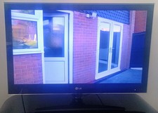 LG 32LV450U  32" LCD TV With