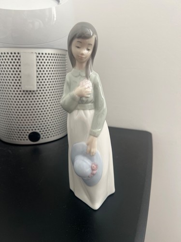 Nao lladro young girl with - girl,