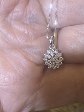 Gorgeous 18ct 750 Gold Diamond Cluster Pendant & 750 Chain 44cm Approx .5 Carat 
