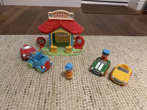 Elc happyland garage bundle - garage,