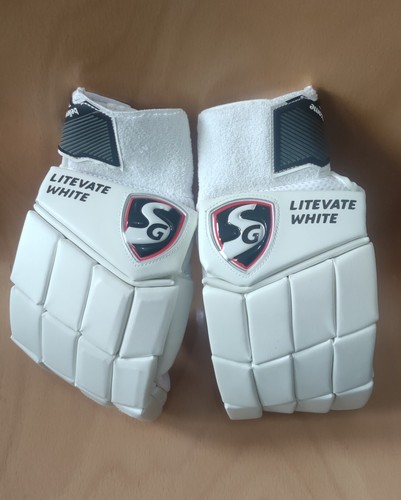 Litevate white cricket - rh,