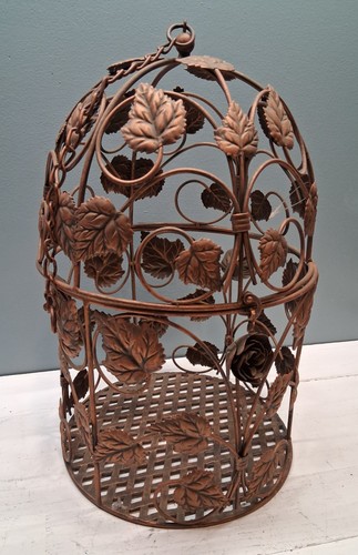 Ornate metal wire lidded - metal,
