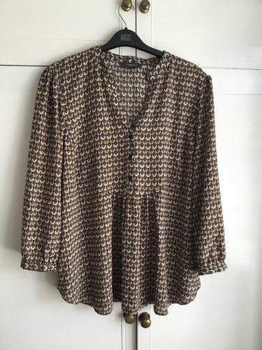 Primark ladies size neck - v,