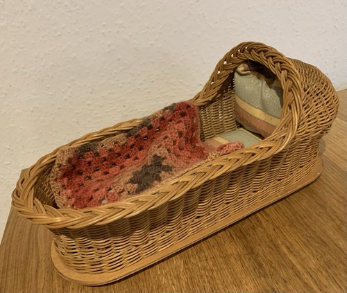 Vintage wicker dolls basket - wicker,