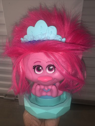Trolls band together - 3,