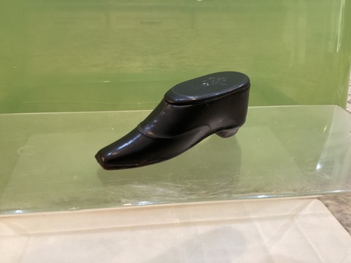 19th century shoe snuff - 19th, box