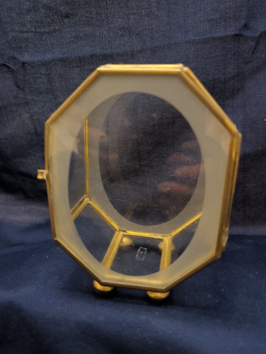 Small brass glass display - small,
