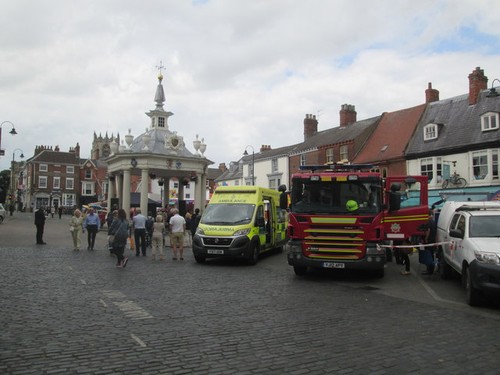 Photo 6x4 fire engine and - ,