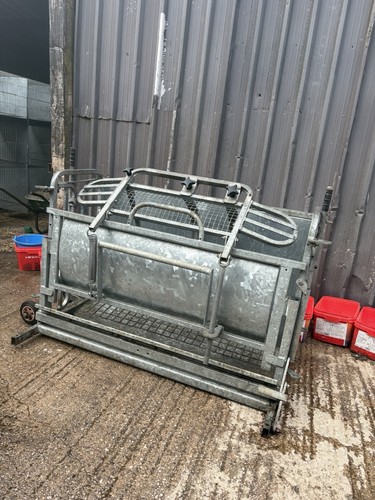 Ironworks sheep turnover crate - sheep,