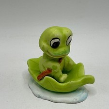 GREEN CERAMIC FROG ROWING ON
