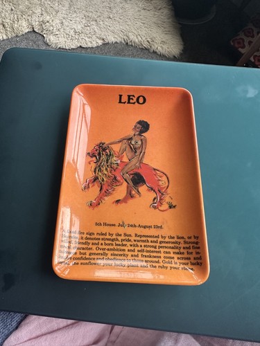 Vintage old ashtray trinket - old,