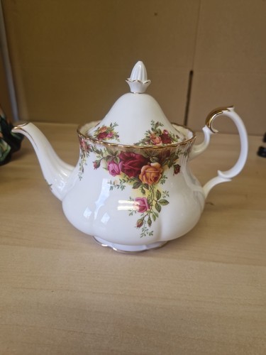 Vintage medium royal albert - vintage,
