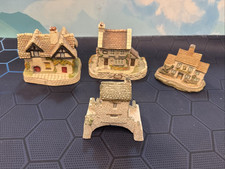 Memory Lane Cottages Set By