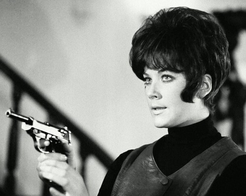 Linda thorson unsigned - unsigned, 6"