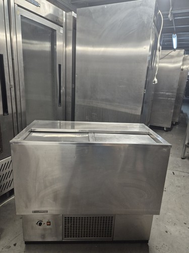 Top loading bottle cooler - loading,