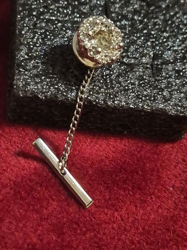 Silver tone round rhinestone - silver,