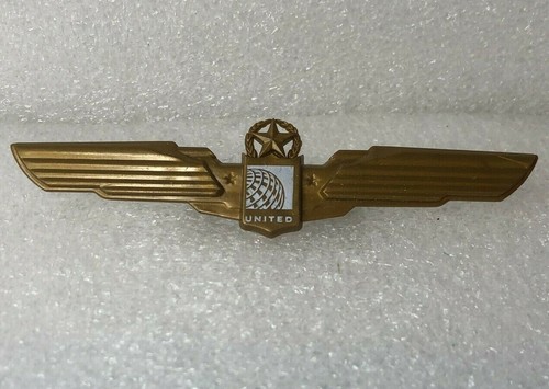 United airlines plastic wings - airlines,