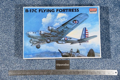 Academy 17c flying - academy, b-17c