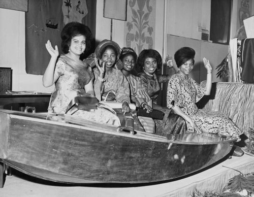 Ghanaian nigerian women - ghanaian, waving