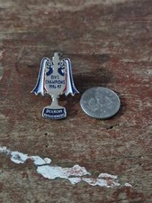 BOLTON  WANDERERS F C - 1996 / 97 CHAMPIONS VINTAGE COLLECTABLE  FOOTBALL  BADGE