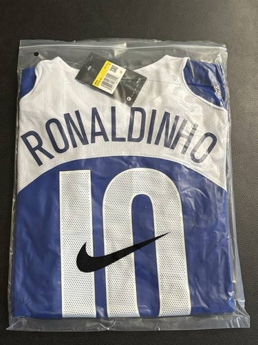 Brazil 2004 ronaldinho - brazil, away