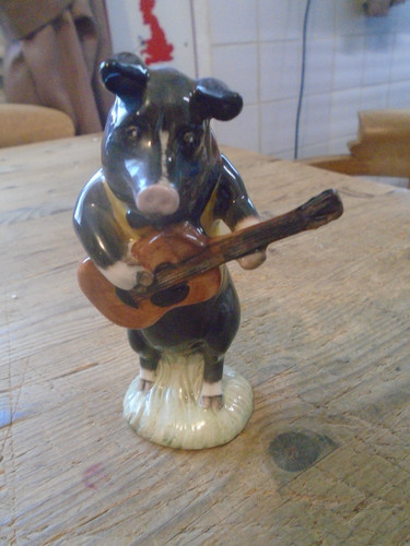 Beswick pp9 pig - promenade, band