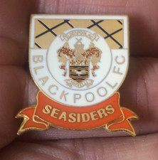 RARE BLACKPOOL F.C. SEASIDERS CREST SHIELD  ENAMEL PIN BADGE