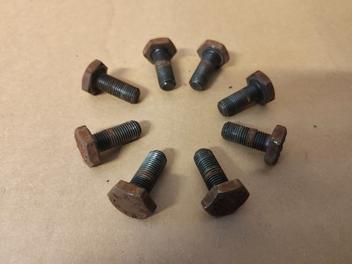 Xu10 flywheel bolt - 8x,