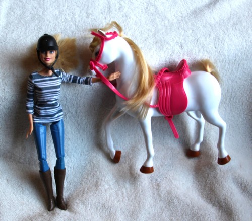 Barbie horse riding doll - , plus