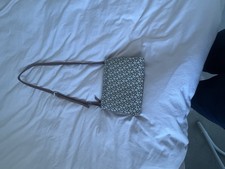 DKNY bryant park TZ  Messenger