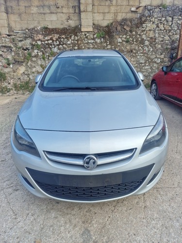 Breaking vauxhall astra j - vauxhall,