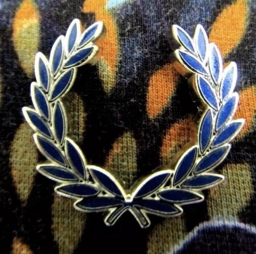 Fred perry lapel pin badge - perry,