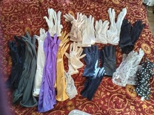 17 Pairs of Ladies Vintage Day and Evening Gloves. Various Colours