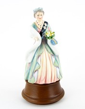 ROYAL DOULTON 'QUEEN ELIZABETH, THE QUEEN MOTHER' LIMITED EDITION FIGURE HN3189