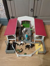 Schleich Stables And Horse Bundle