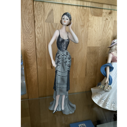 Art deco resin woman - resin,