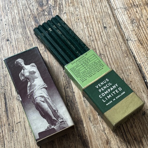 Unsharpened vintage box - , set